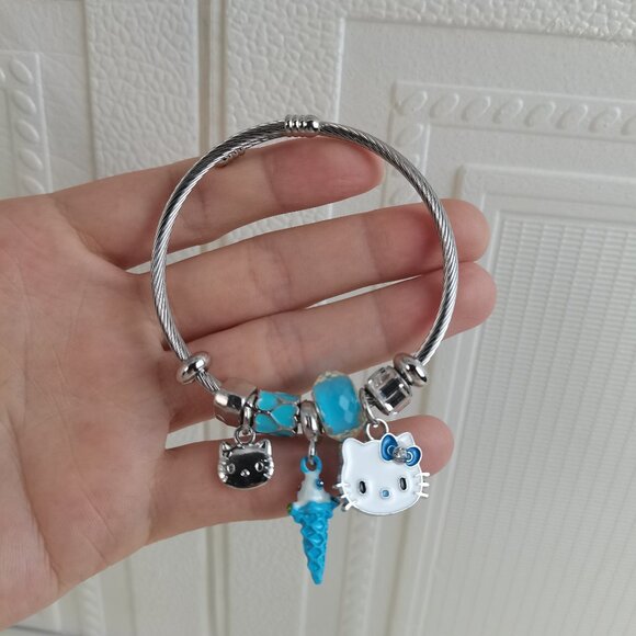 💖 Cute Hello Kitty Charm Pendant Tone Bangle Bracelet In Blue - Picture 1 of 4
